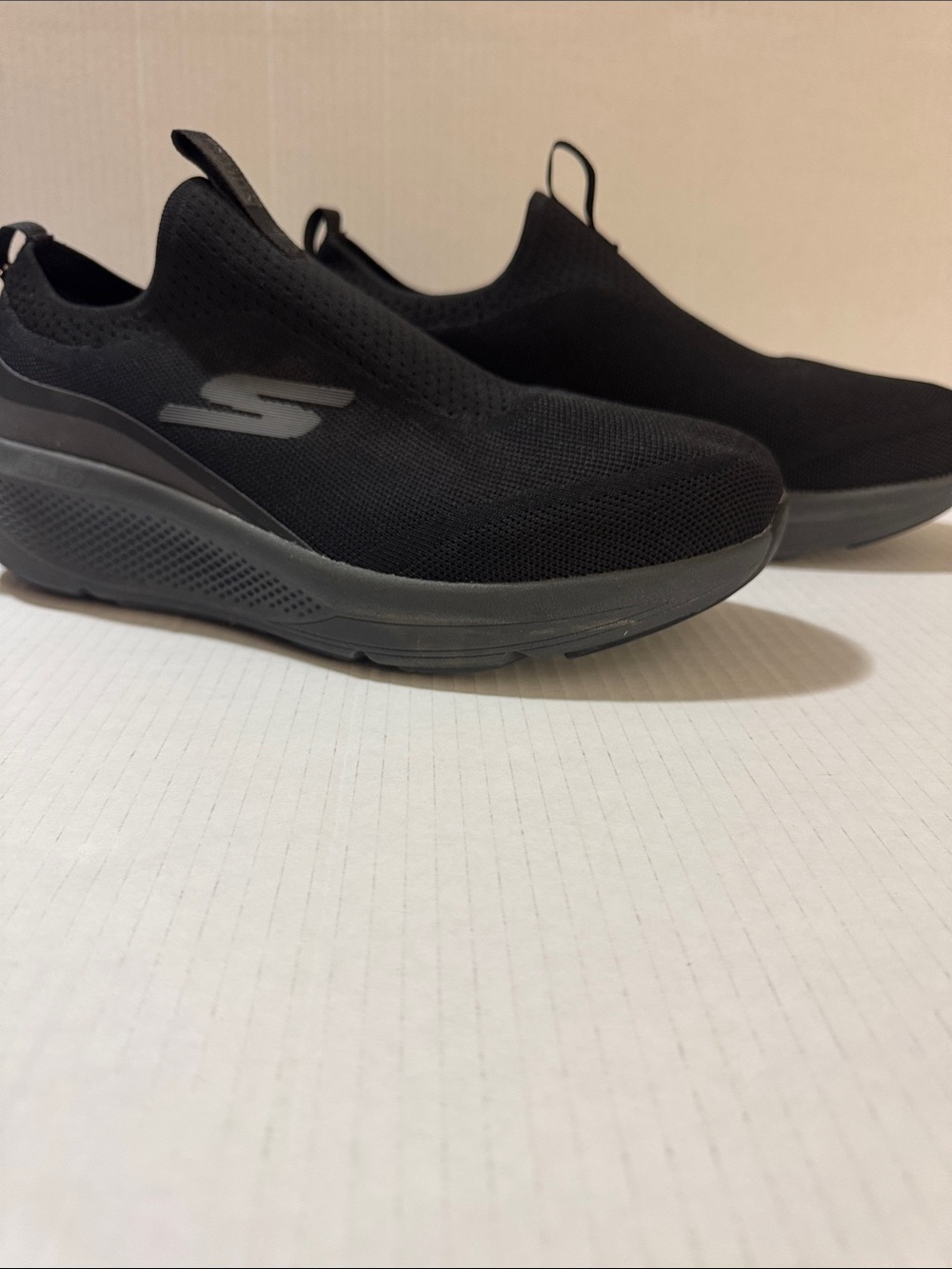Skechers Men's Black Slip-On Memory Foam Sneaker Size 10.5 Extra Wide Fit 159